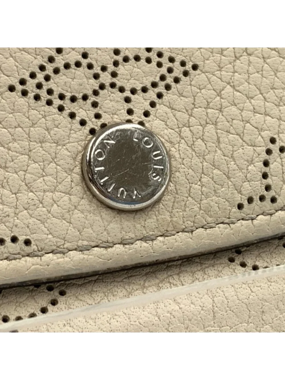 Louis Vuitton Mahina Portefeuille Iris Bifold Wallet Ivory